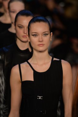 tarafından max azria herve leger, modelleri