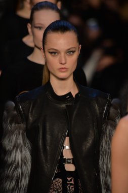 tarafından max azria herve leger, modelleri