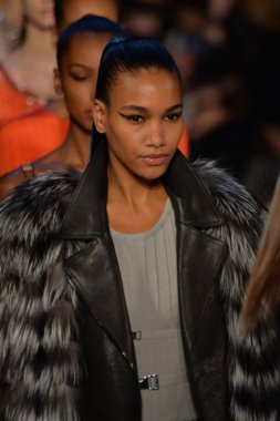 tarafından max azria herve leger, modelleri