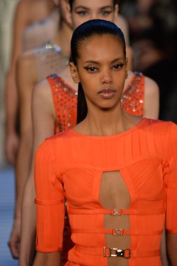 tarafından max azria herve leger, modelleri