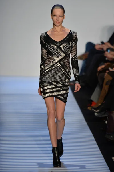Model at Herve Leger By Max Azria — Stock Photo, Image