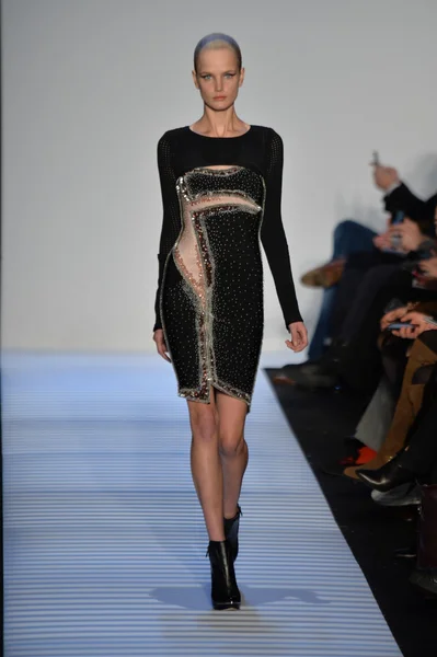 Model di Herve Leger Oleh Max Azria — Stok Foto