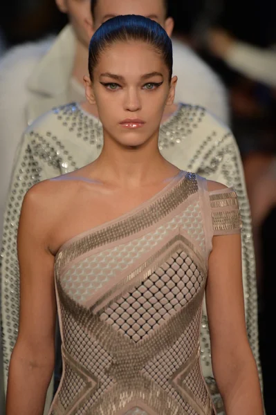 Modelos en Herve Leger Por Max Azria — Foto de Stock