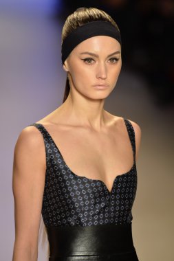 meskita moda şovunda modeli