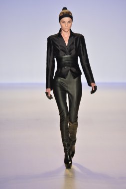 meskita moda şovunda modeli