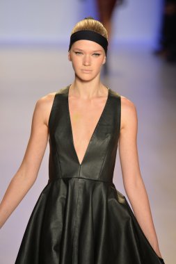 meskita moda şovunda modeli
