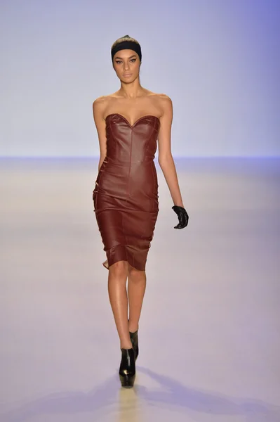 Model at Meskita fashion show — Stock Photo, Image