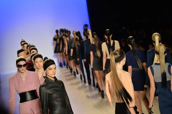 Models runway finale at Meskita fashion show — Stock Photo, Image