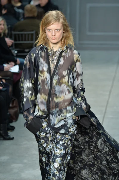 vera wang defile, model
