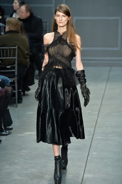 Modella alla sfilata Vera Wang — Foto Stock