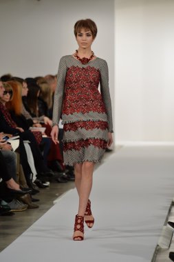 oscar de la renta pist model yürür