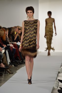 oscar de la renta pist model yürür