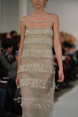 oscar de la renta pist model yürür