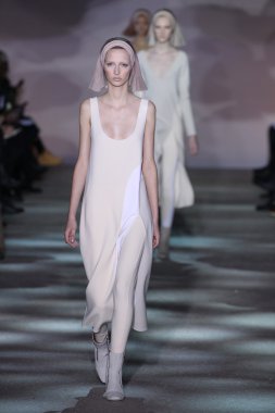 model yürür pist marc jacobs