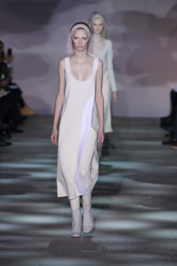 model yürür pist marc jacobs