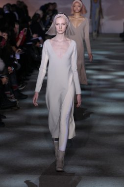 model yürür pist marc jacobs