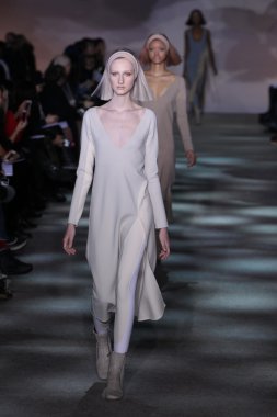 model yürür pist marc jacobs