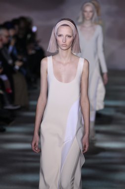 model yürür pist marc jacobs