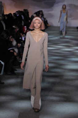 model yürür pist marc jacobs