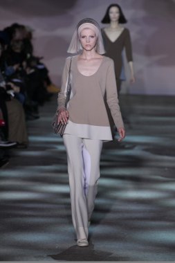 model yürür pist marc jacobs