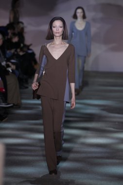 model yürür pist marc jacobs