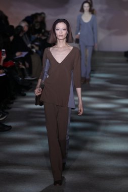 model yürür pist marc jacobs