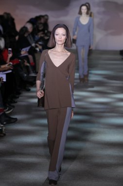 model yürür pist marc jacobs