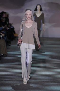 model yürür pist marc jacobs