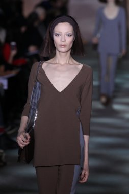 model yürür pist marc jacobs