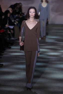 model yürür pist marc jacobs