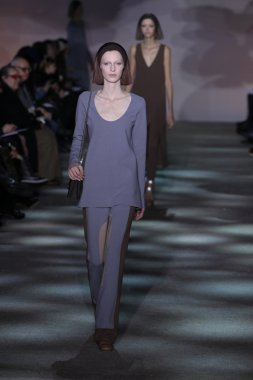 model yürür pist marc jacobs