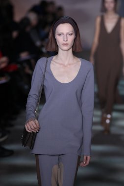 model yürür pist marc jacobs