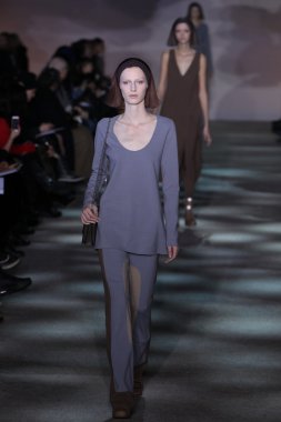 model yürür pist marc jacobs