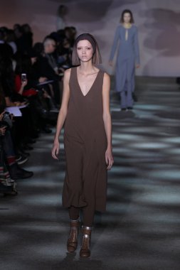 model yürür pist marc jacobs