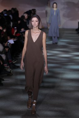 model yürür pist marc jacobs