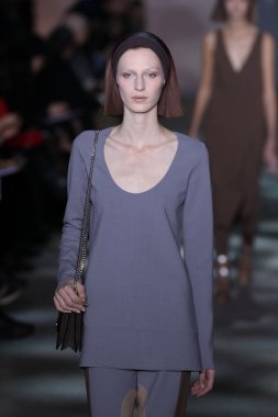 model yürür pist marc jacobs