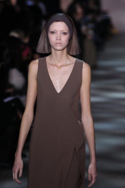 model yürür pist marc jacobs