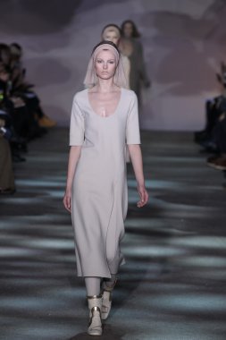 model yürür pist marc jacobs