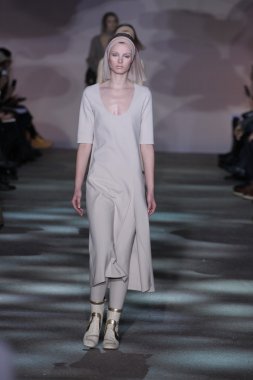 model yürür pist marc jacobs