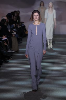 model yürür pist marc jacobs