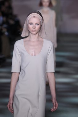 model yürür pist marc jacobs