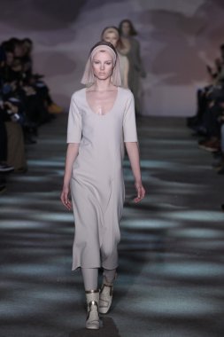 model yürür pist marc jacobs