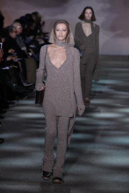 model yürür pist marc jacobs