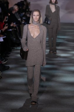 model yürür pist marc jacobs