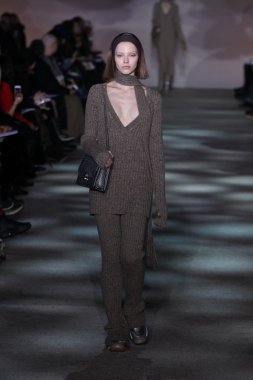 model yürür pist marc jacobs