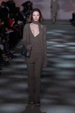 model yürür pist marc jacobs