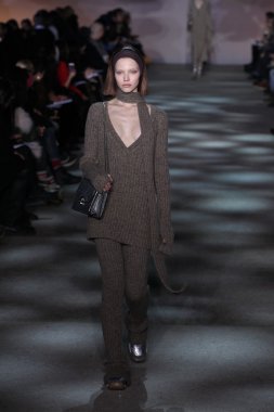 model yürür pist marc jacobs