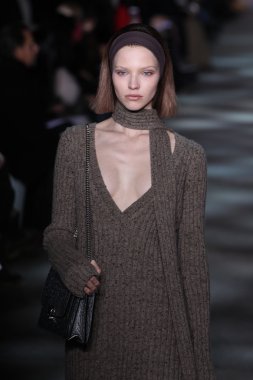 model yürür pist marc jacobs