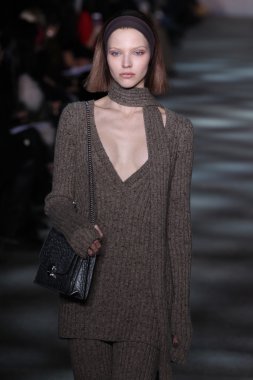 model yürür pist marc jacobs