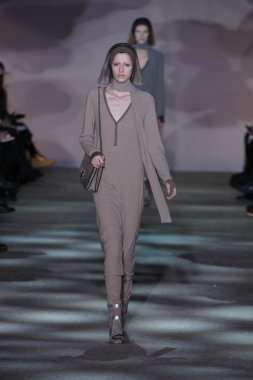 model yürür pist marc jacobs